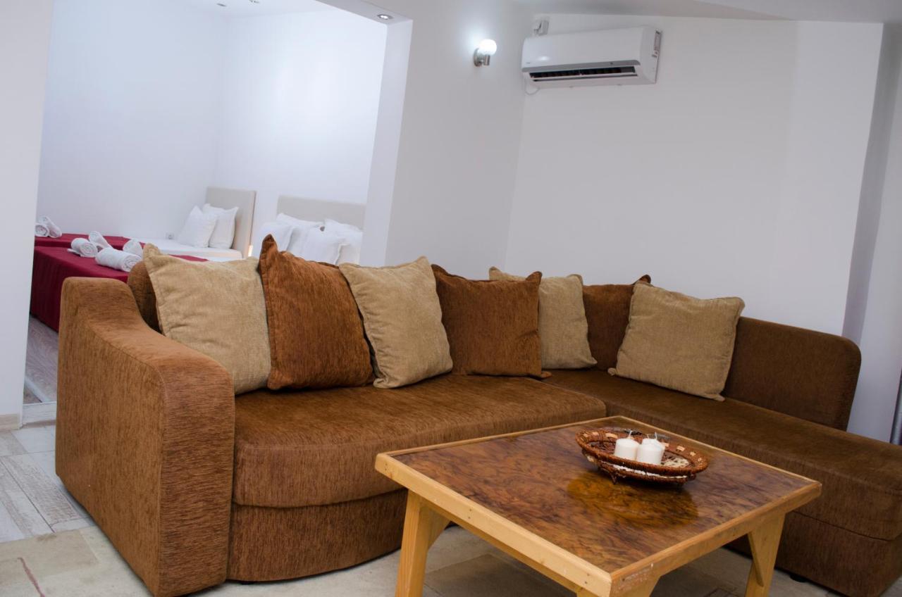 Villa Re3Ca Skopje Buitenkant foto